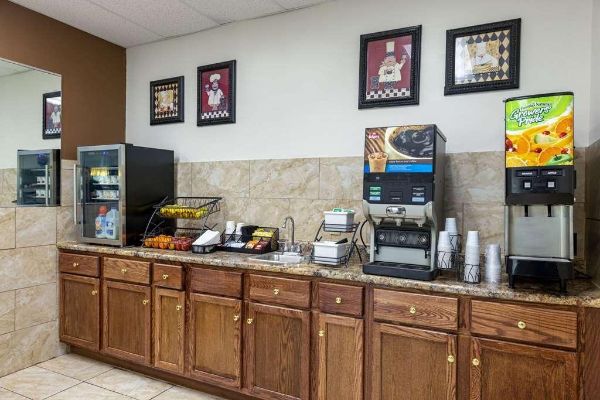 BAYMONT SUITES LAWRENCE (Lawrence)